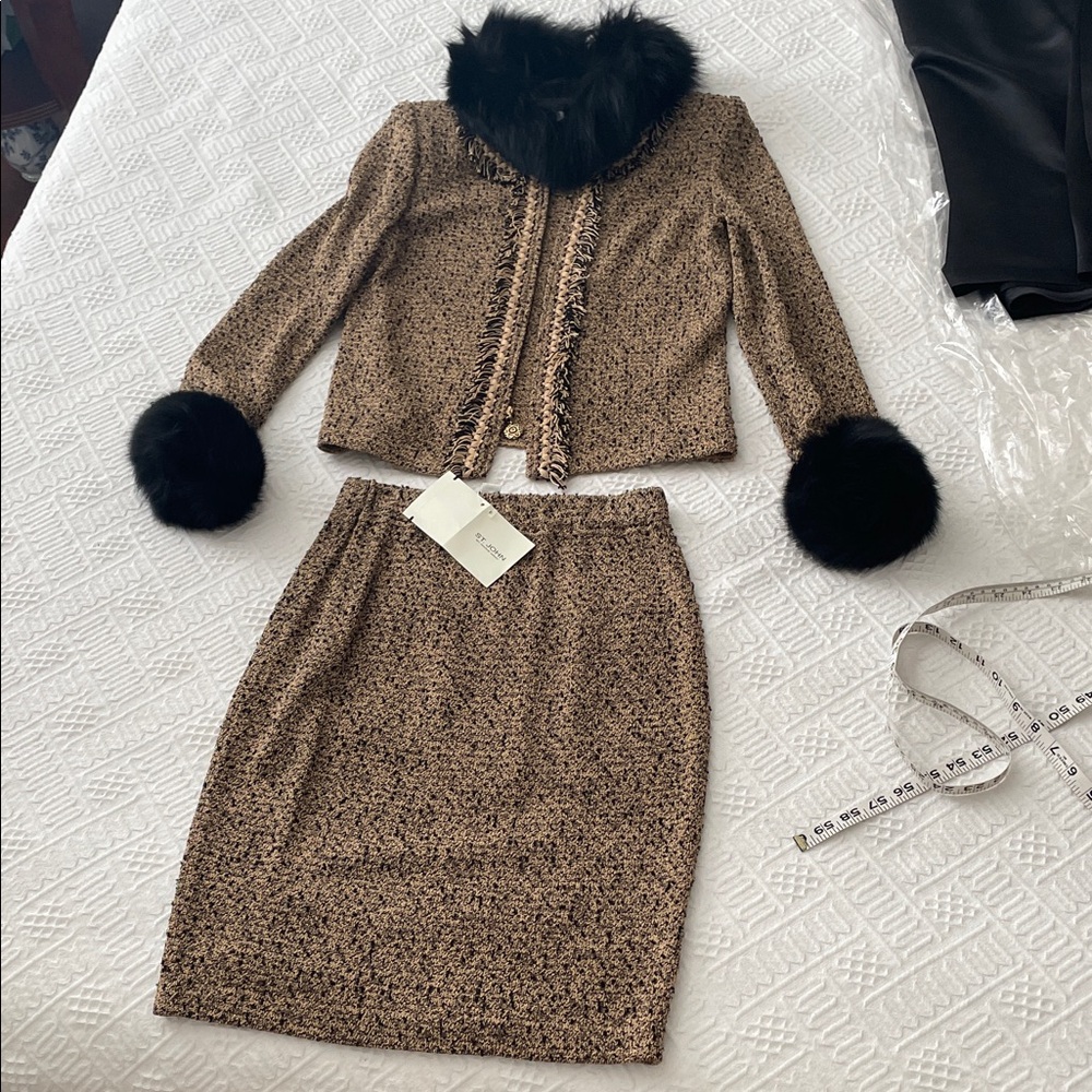 St. John Suit Set 2 piece Elegant knit Jacket skirt NWT boucle black camel - Picture 17 of 17